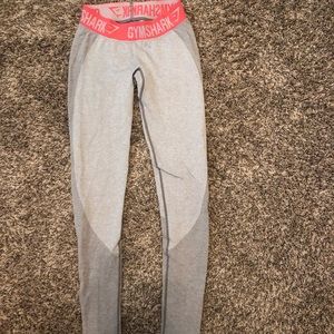 Gym shark leggings, Greg with pink band